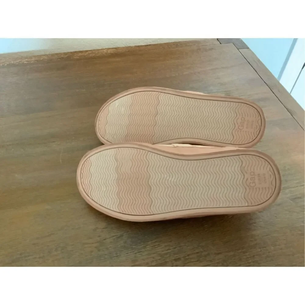 New Gap lace up sneakers size 12T